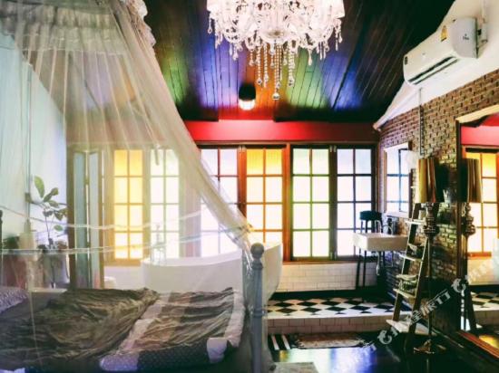 T-House BKK 2Floors near BTS with swimming pool and free Wifi T-House BKK 2Floors near BTS with swimming pool and free Wifi