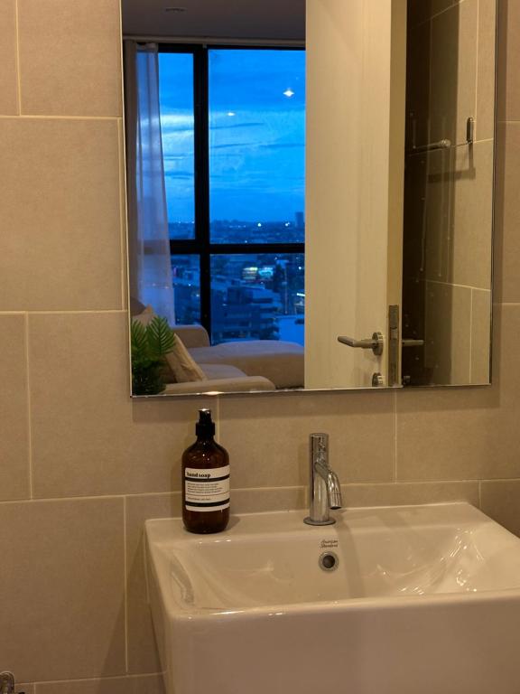 Entire apartment near train station with pool & views Entire apartment near train station with pool & views
