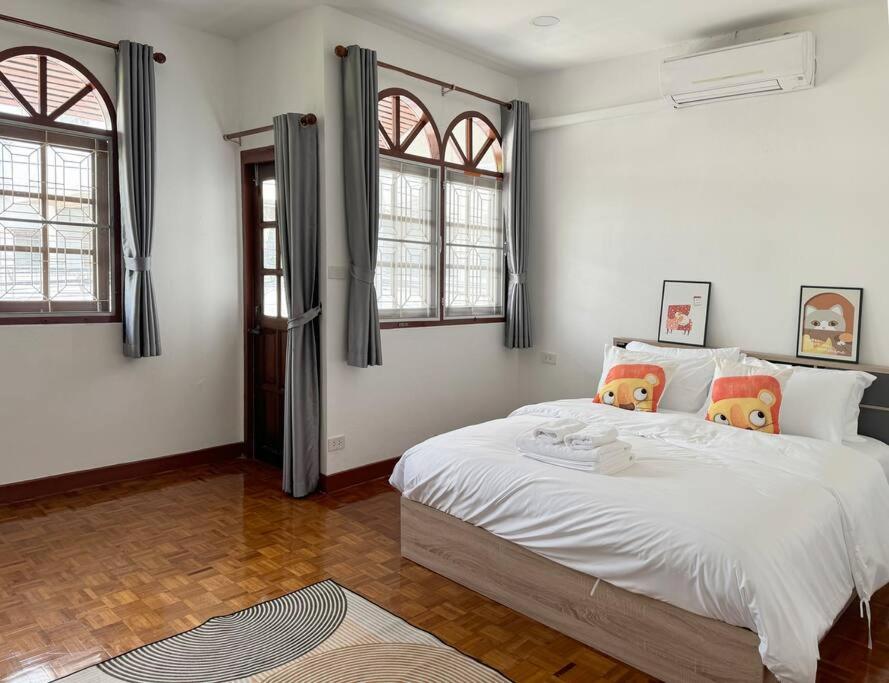 MIQ HK611 Huai Khwang 4BR Jodd fair MIQ HK611 Huai Khwang 4BR Jodd fair