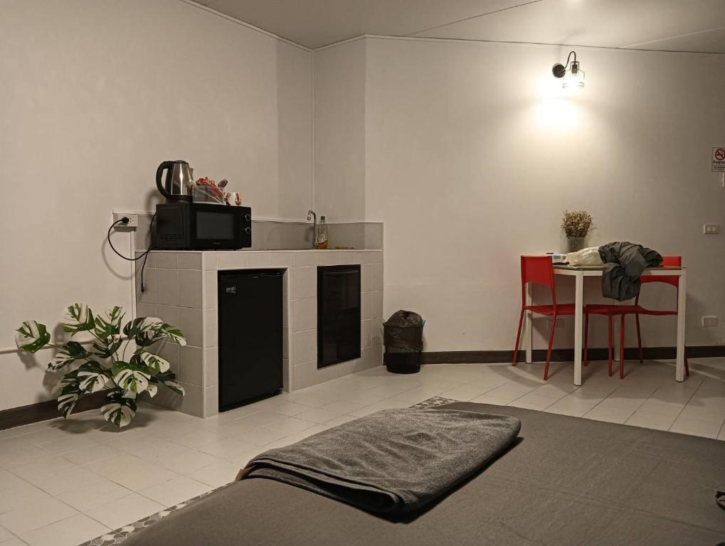 Popular Muang Thong Thani Condo, Building T9, Floor 4, Room 36 Popular Muang Thong Thani Condo, Building T9, Floor 4, Room 36