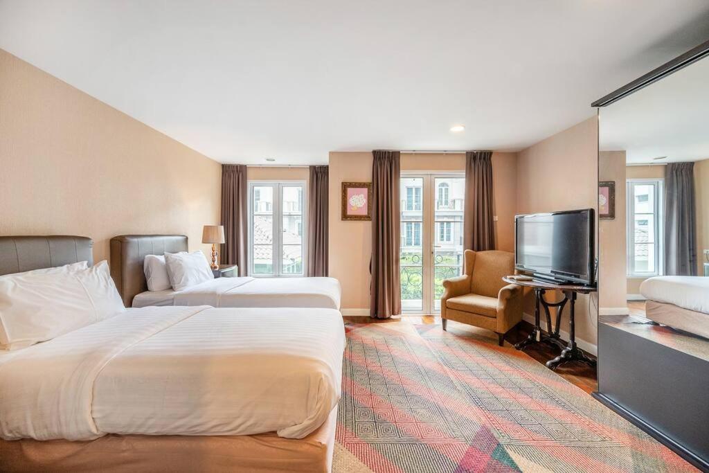 MIQ_home403/Asok BTS/Resort Pool/9pax/1000MbWifi MIQ_home403/Asok BTS/Resort Pool/9pax/1000MbWifi