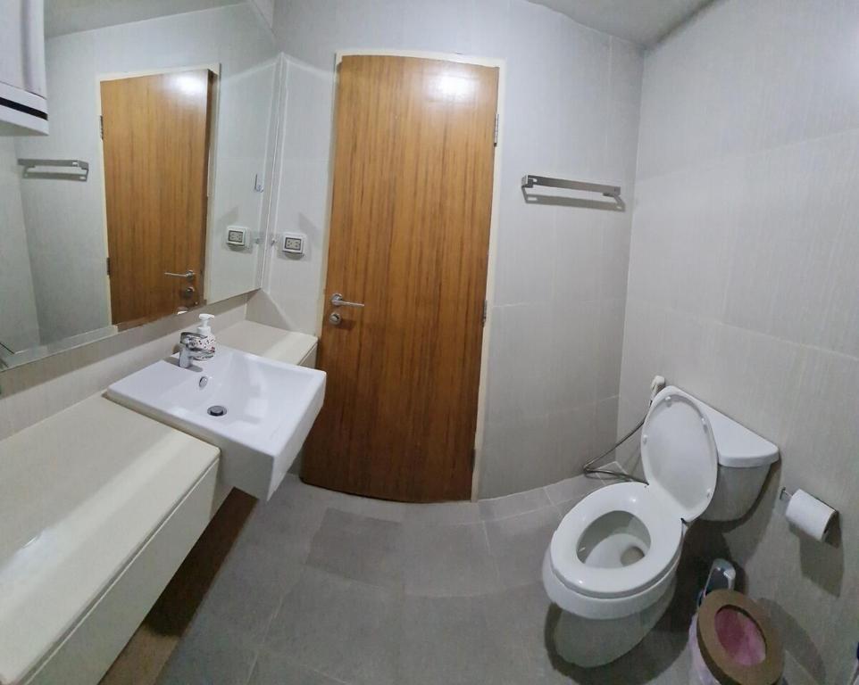 1Br HiSpeed Net, Low rise condo, Near BTS Ekamai 1Br HiSpeed Net, Low rise condo, Near BTS Ekamai