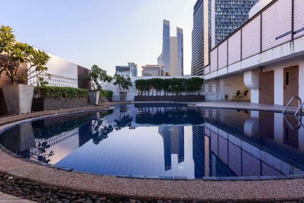 Central 2BR 3 min walk from BTS Ploen Chit