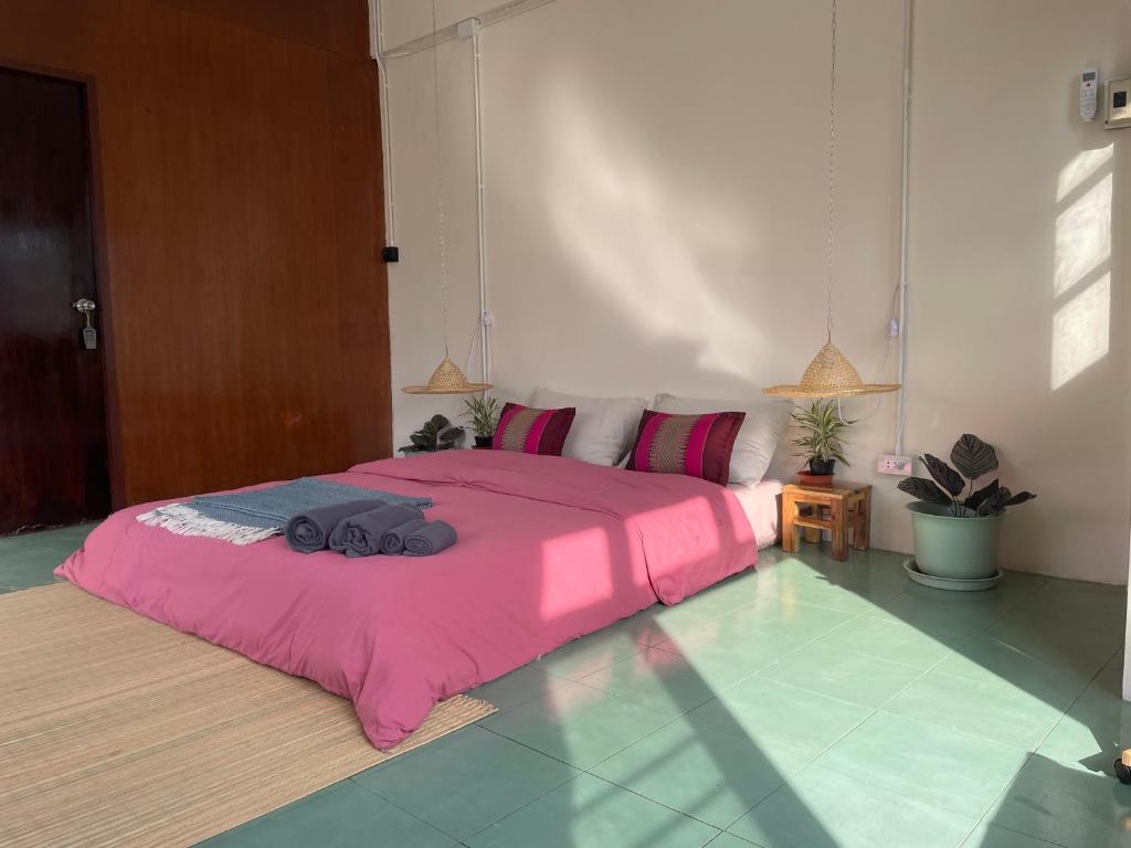 Baan KhaoSoi - Private room in a rooftop hostel 4th floor Baan KhaoSoi - Private room in a rooftop hostel 4th floor
