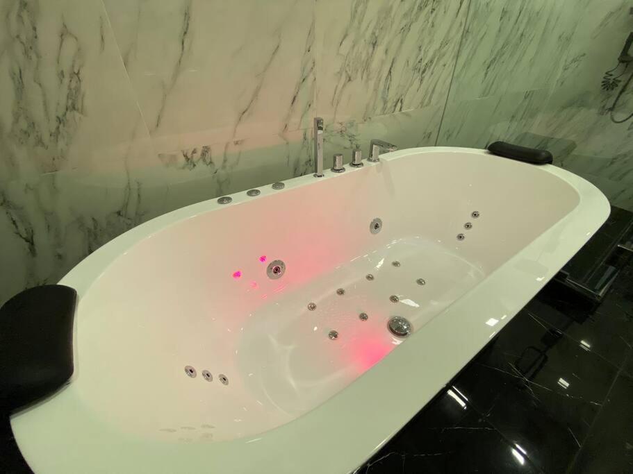 3BR 5BedVilla Silom China town BTS Surasak Special offer 3BR 5BedVilla Silom China town BTS Surasak Special offer