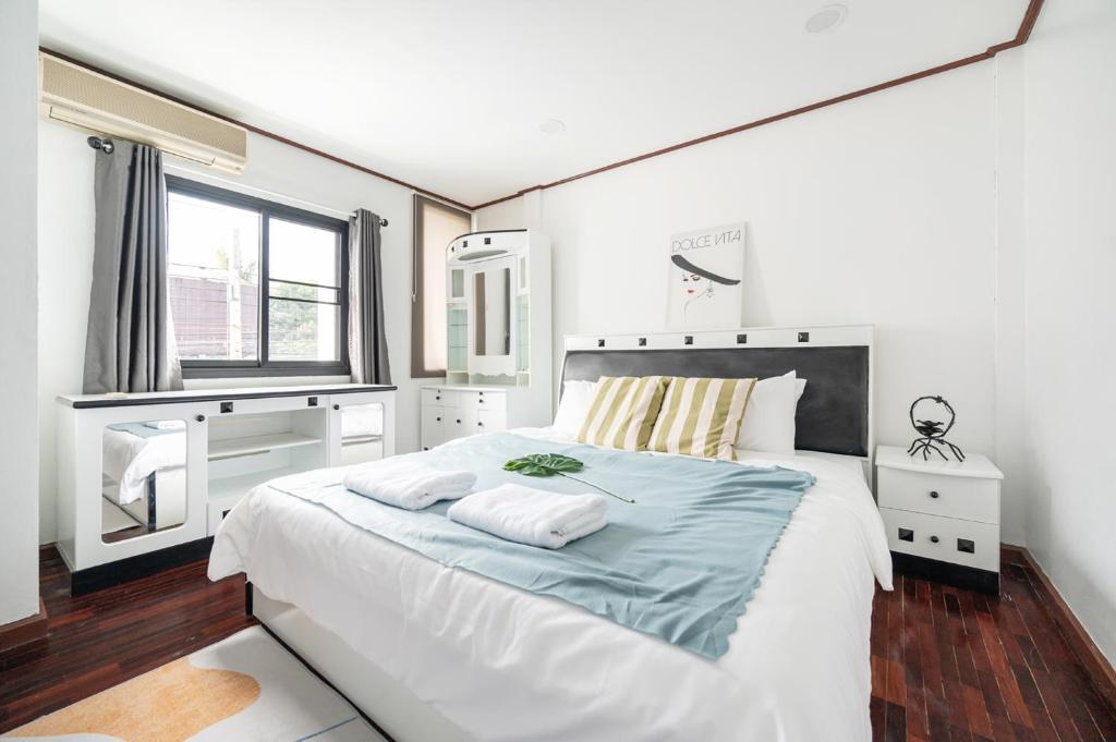 MIQ HK16, Huay Kwang MRT, 3BR, Pool Table MIQ HK16, Huay Kwang MRT, 3BR, Pool Table