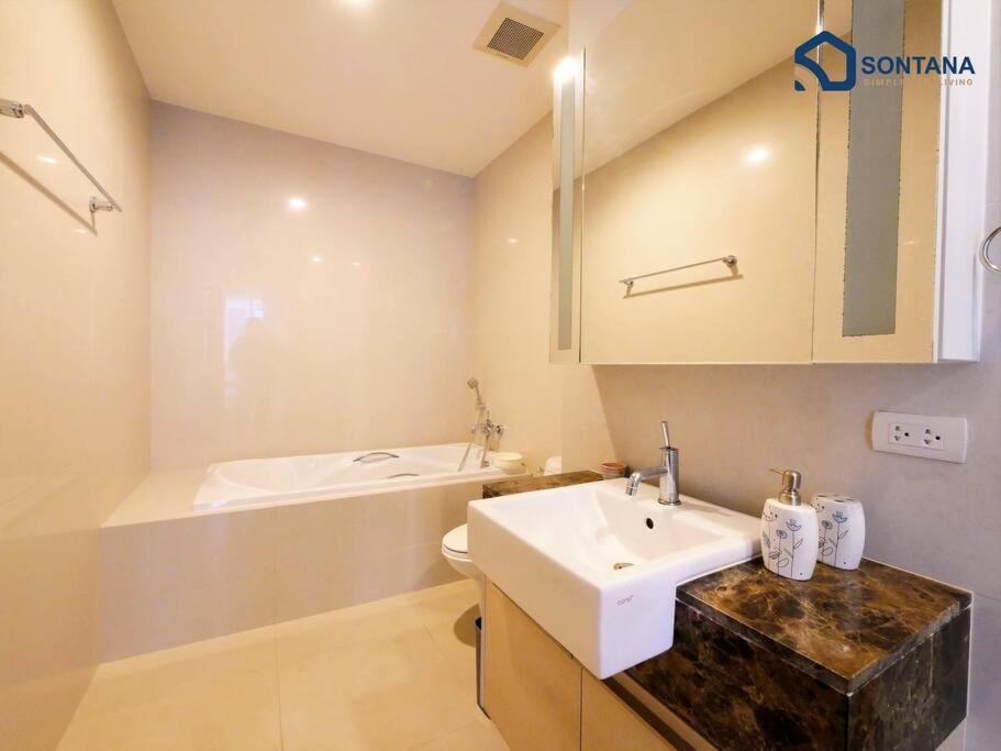 Expansive Modern - BTS Phrom Phong - Ultra Fast WiFi Expansive Modern - BTS Phrom Phong - Ultra Fast WiFi