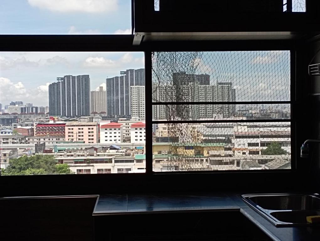Studio Condo close to MRT on 12 Floor in Hua mak Studio Condo close to MRT on 12 Floor in Hua mak