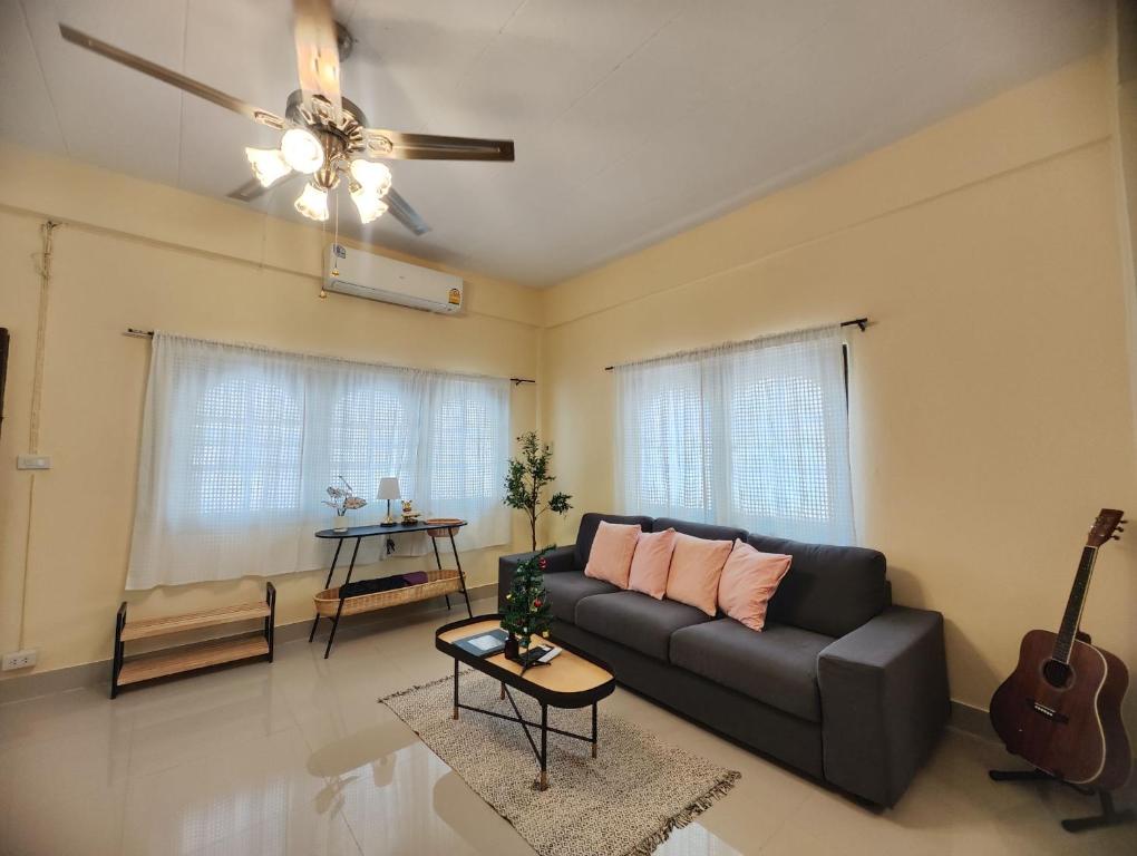 3Bed 2Bath, Pet friendly, 5min drive to BTS Udomsuk 3Bed 2Bath, Pet friendly, 5min drive to BTS Udomsuk