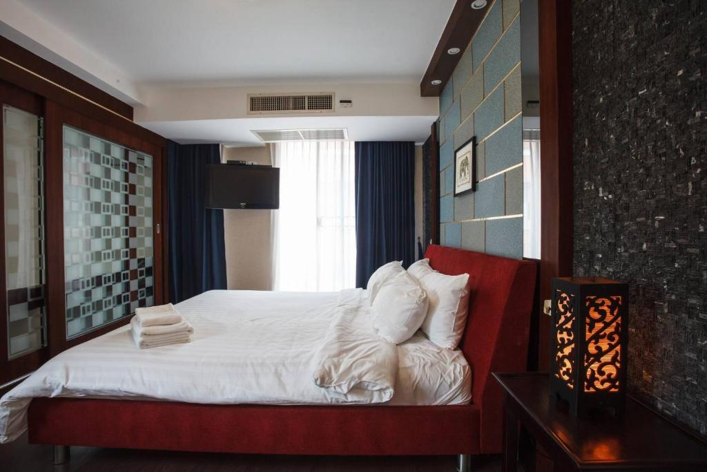 4C-Short-term rental allowed-2BRs Downtown Bangkok