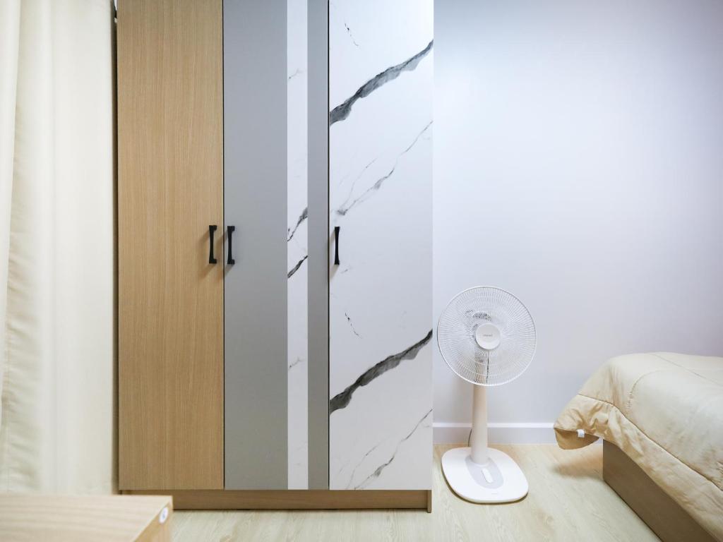 Cozy 2BR Near Impact Arena, LTAT- WiFi Washer near DMK at C2 Cozy 2BR Near Impact Arena, LTAT- WiFi Washer near DMK at C2
