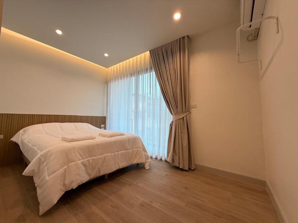 2 Bed & 2 Bath Suite, 5th floor 2 Bed & 2 Bath Suite, 5th floor