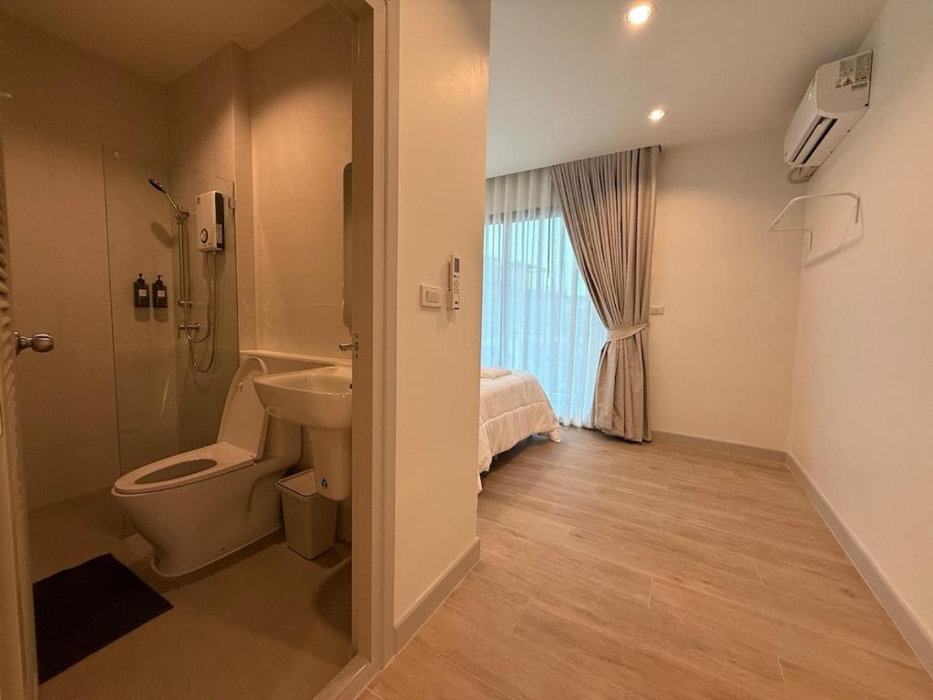 2 Bed & 2 Bath Suite, 5th floor 2 Bed & 2 Bath Suite, 5th floor