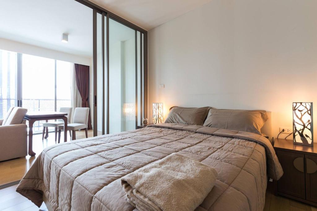 5 stars 1 BR with Bathtub in Bangkok Downtown Near Emquartier Shopping Mall
