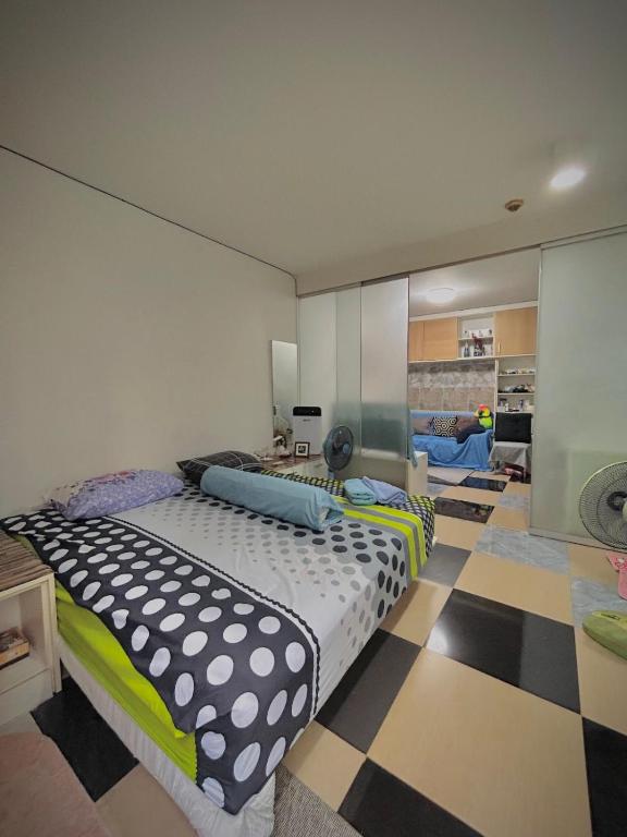 Condo with Pool View & Great Amenities Bangkok Condo with Pool View & Great Amenities Bangkok
