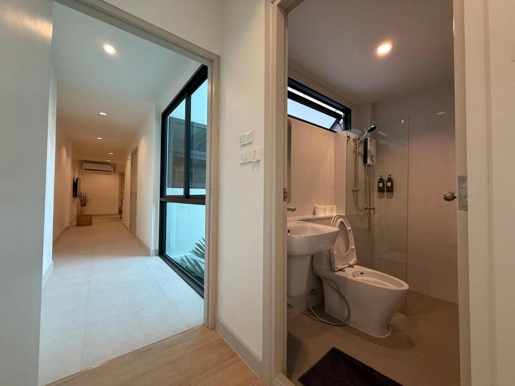 2 Bed & 2 Bath Suite, 4th floor 2 Bed & 2 Bath Suite, 4th floor