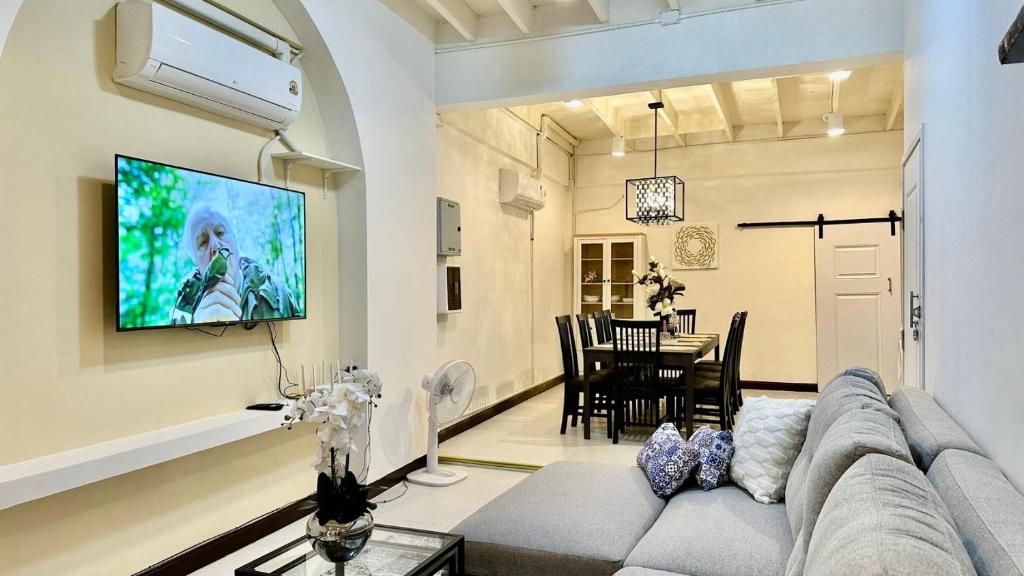 Bangrak house 200 meters near BTS SaphanTaksin in city Bangrak house 200 meters near BTS SaphanTaksin in city