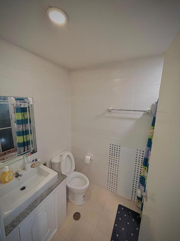 Modern Condo with Full Amenities Bangkok