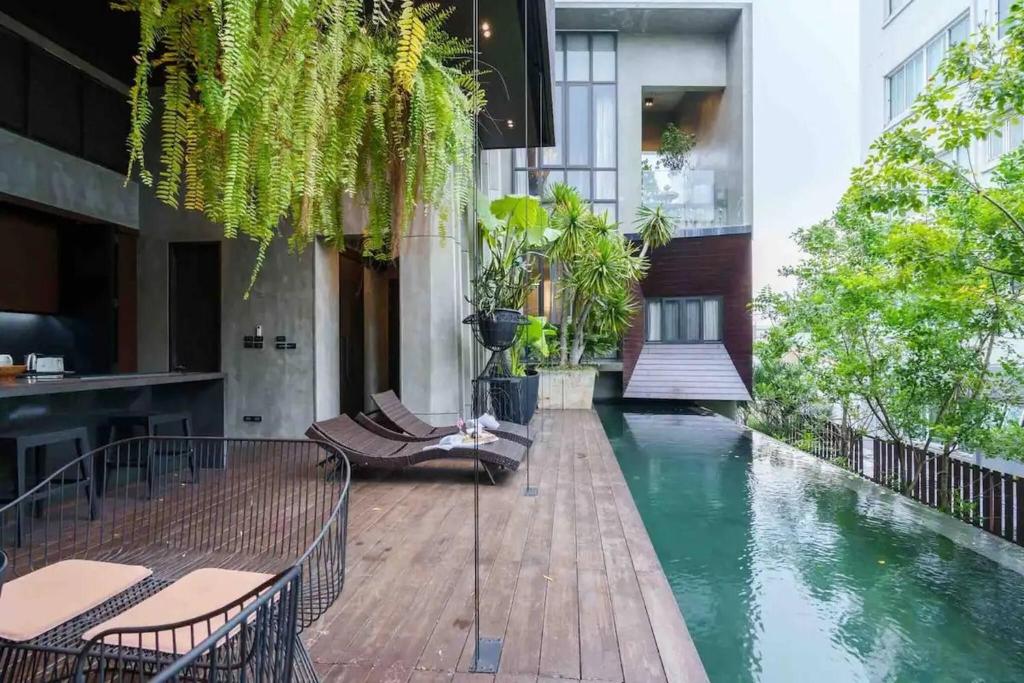 Luxury Modern Pool Jacuzzi Villa 5BR Thonglor Luxury Modern Pool Jacuzzi Villa 5BR Thonglor